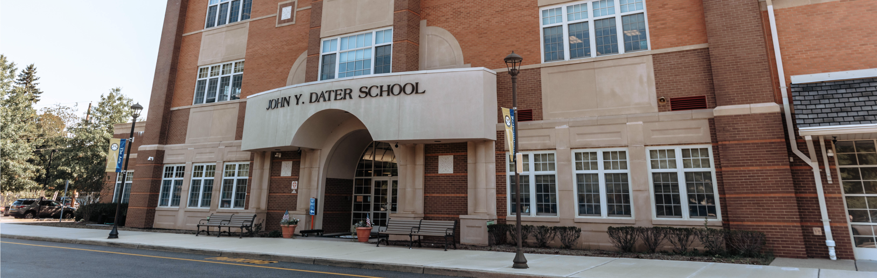 Dater School exterior