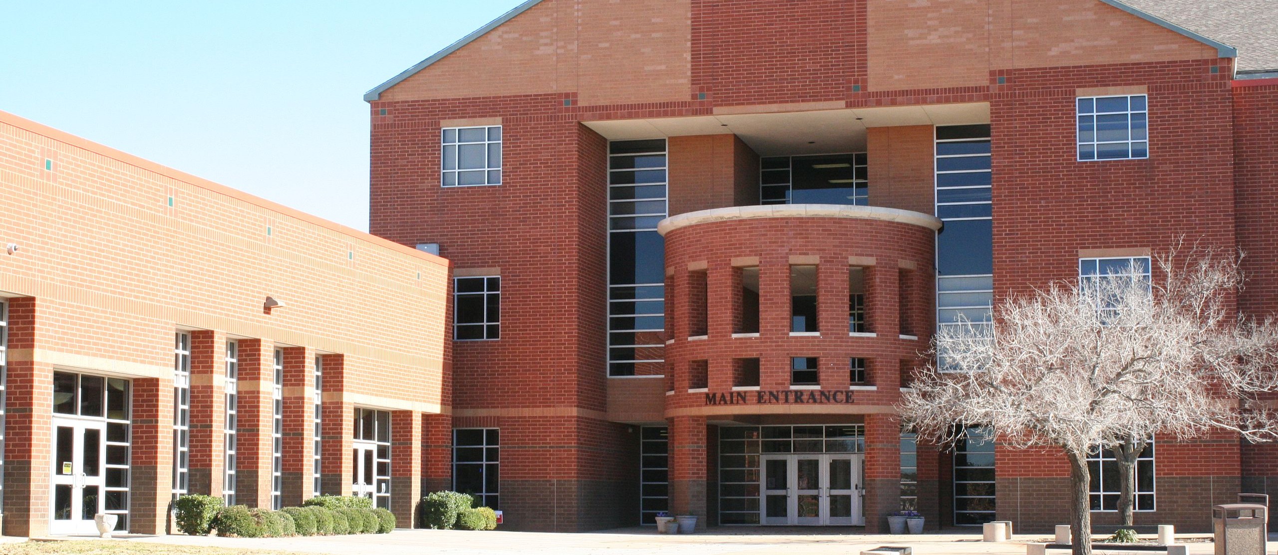Picture of the front of Colleyville Heritage High School