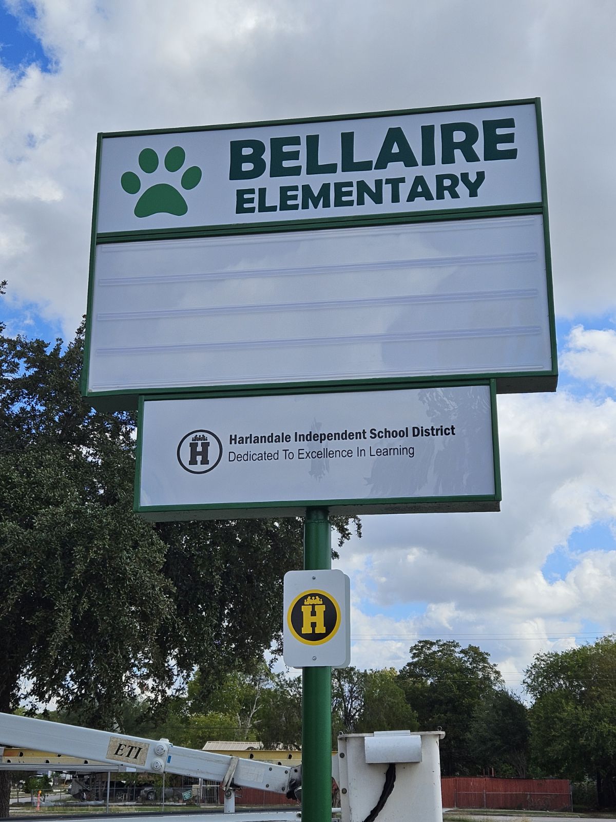 Bellaire Elementary School sign