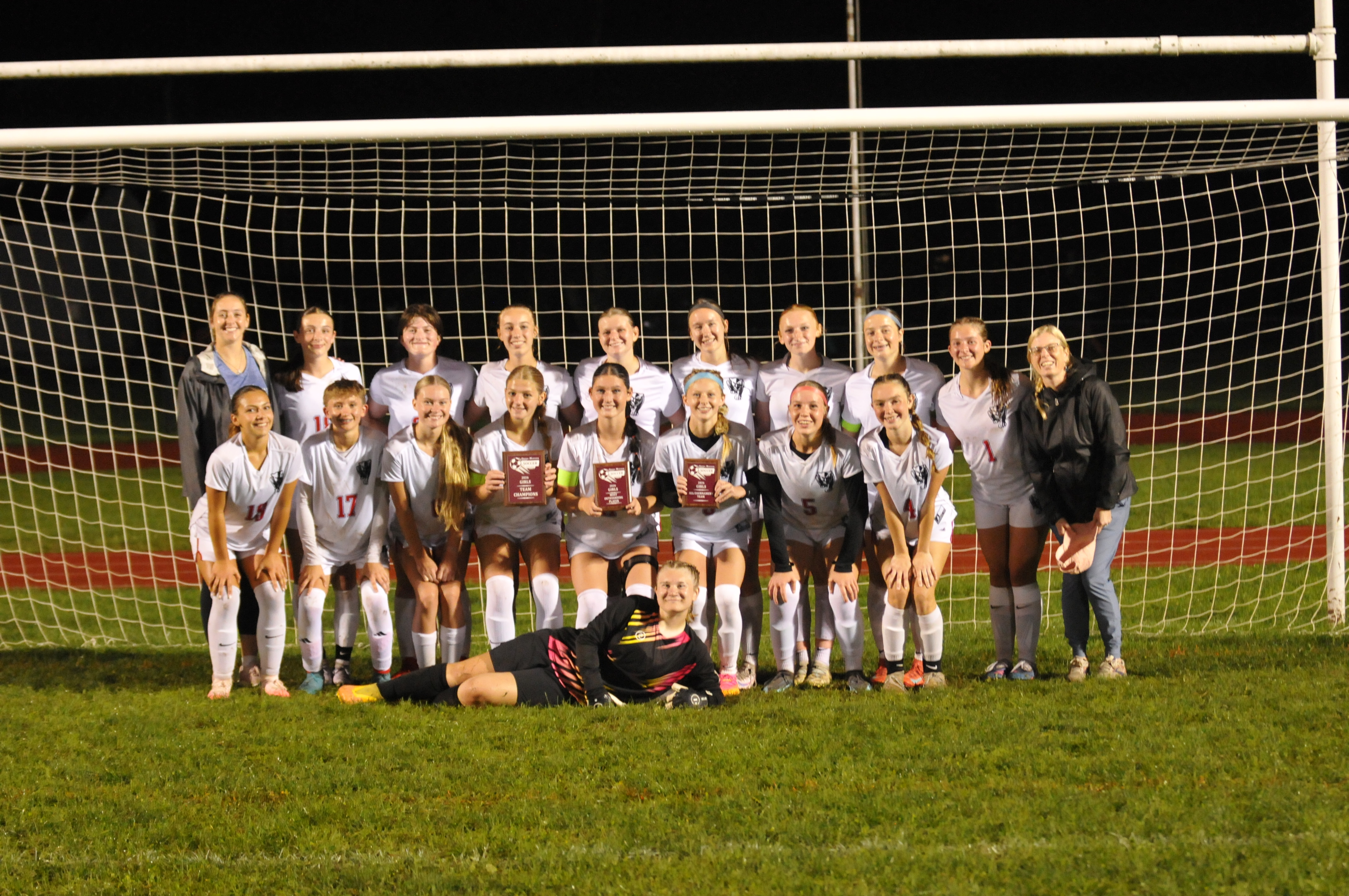 Picture of soccer team in front of goal in uniforms