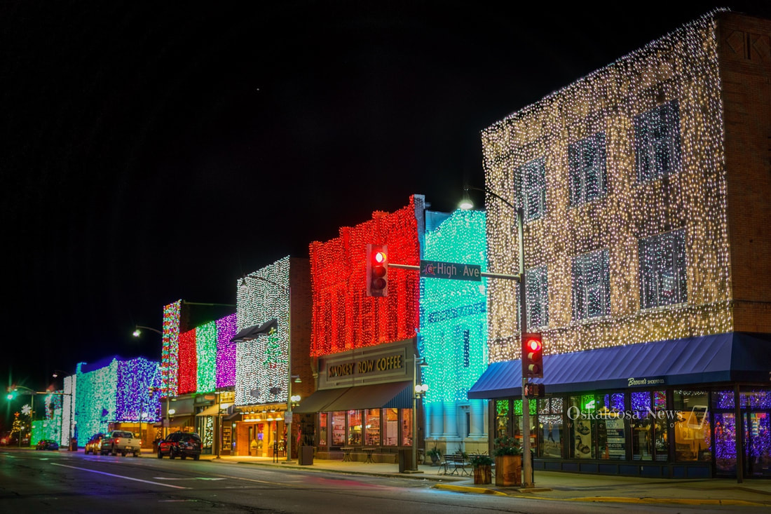 Oskaloosa downtown buildings lit with Christmas lights