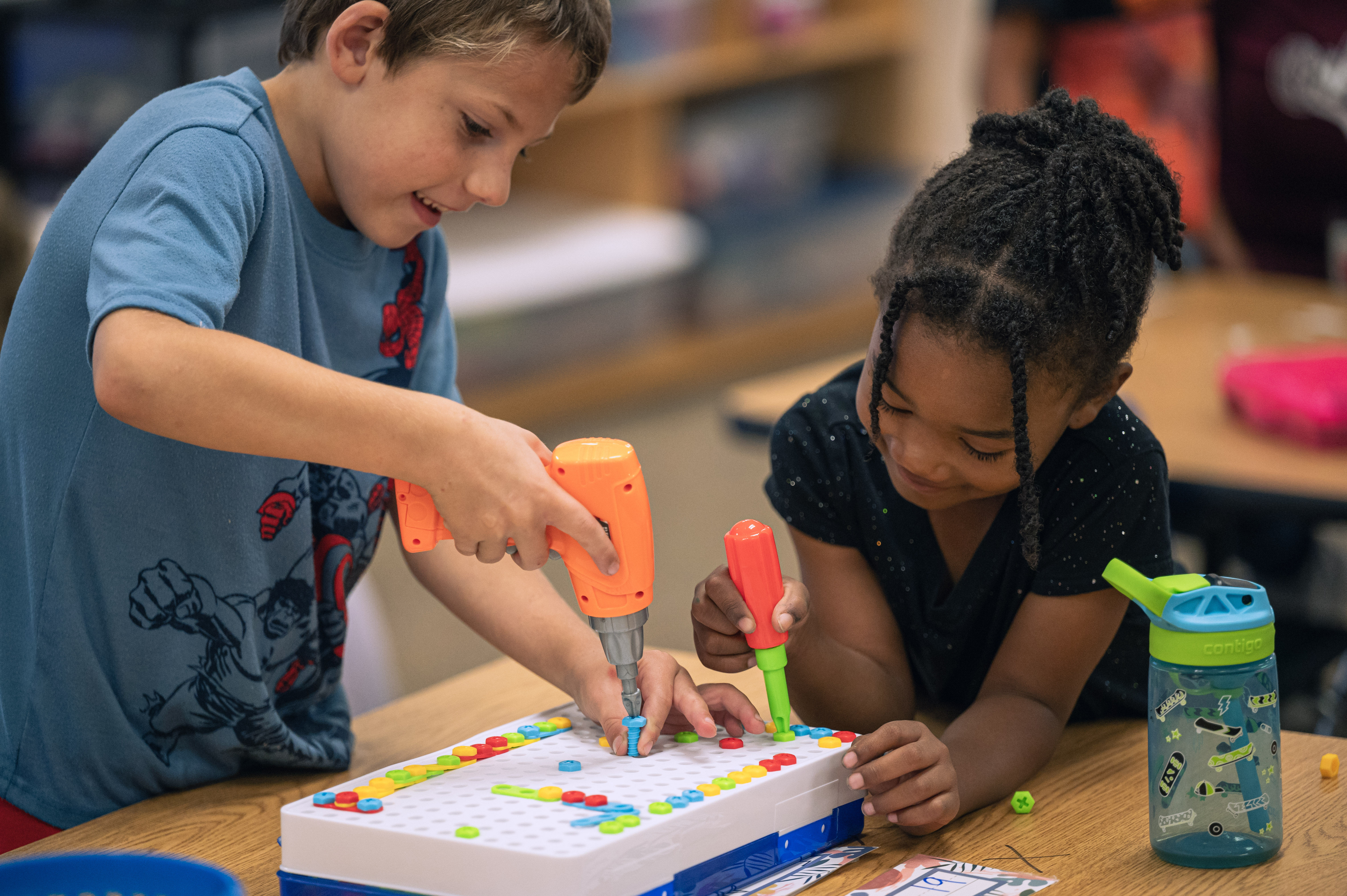 elementary students working together