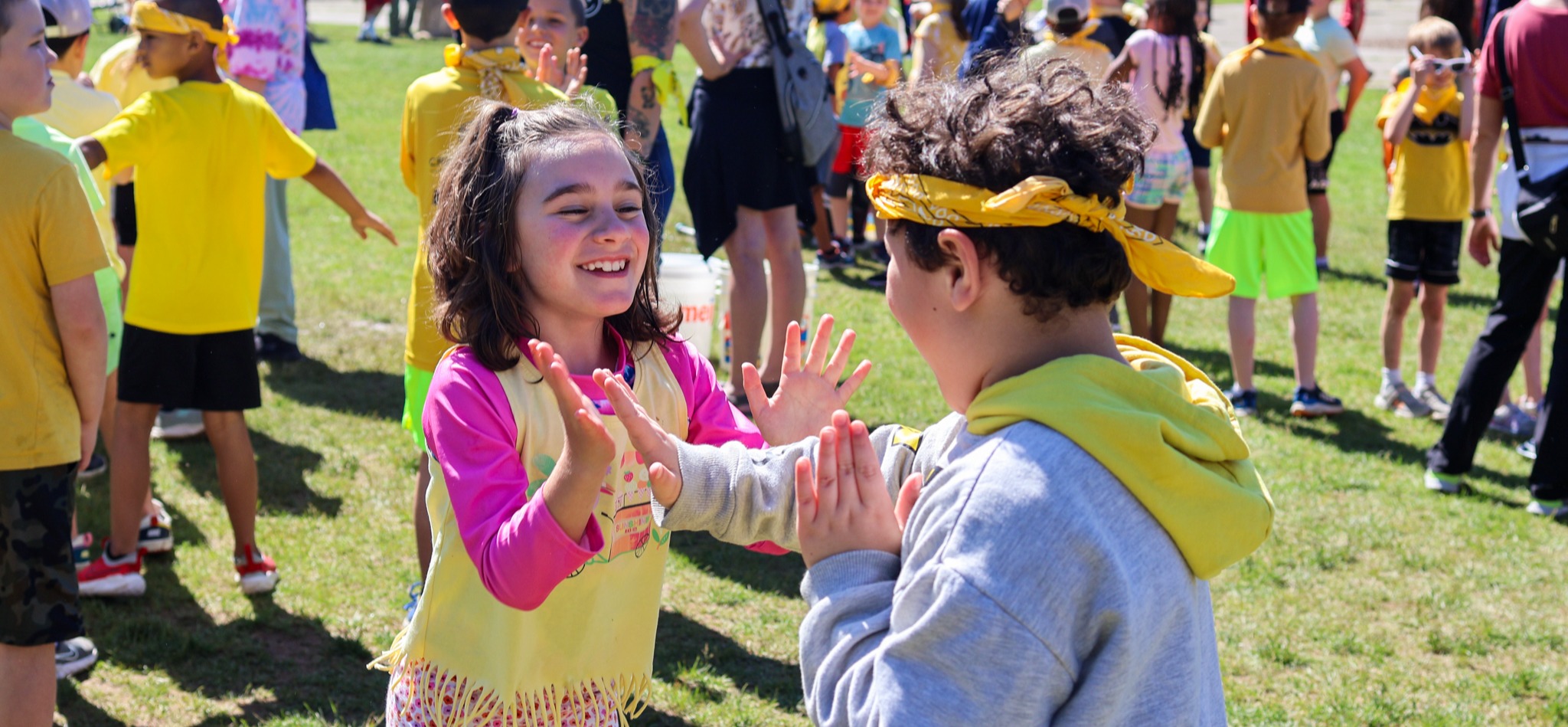 students clapping hands