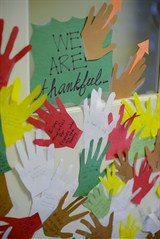 Art project with cut-out traced hands that says "we are thankful."
