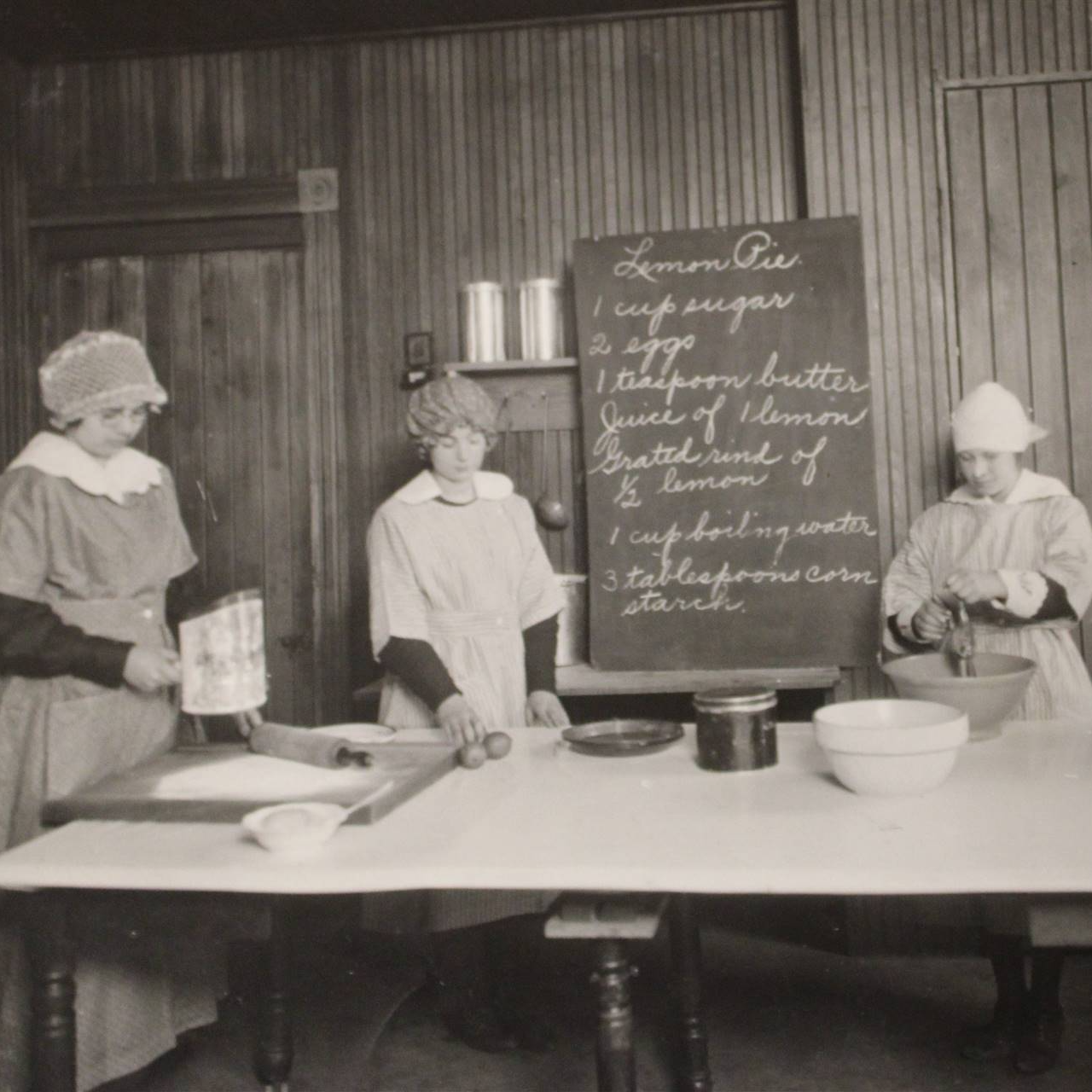 Students baking a pie