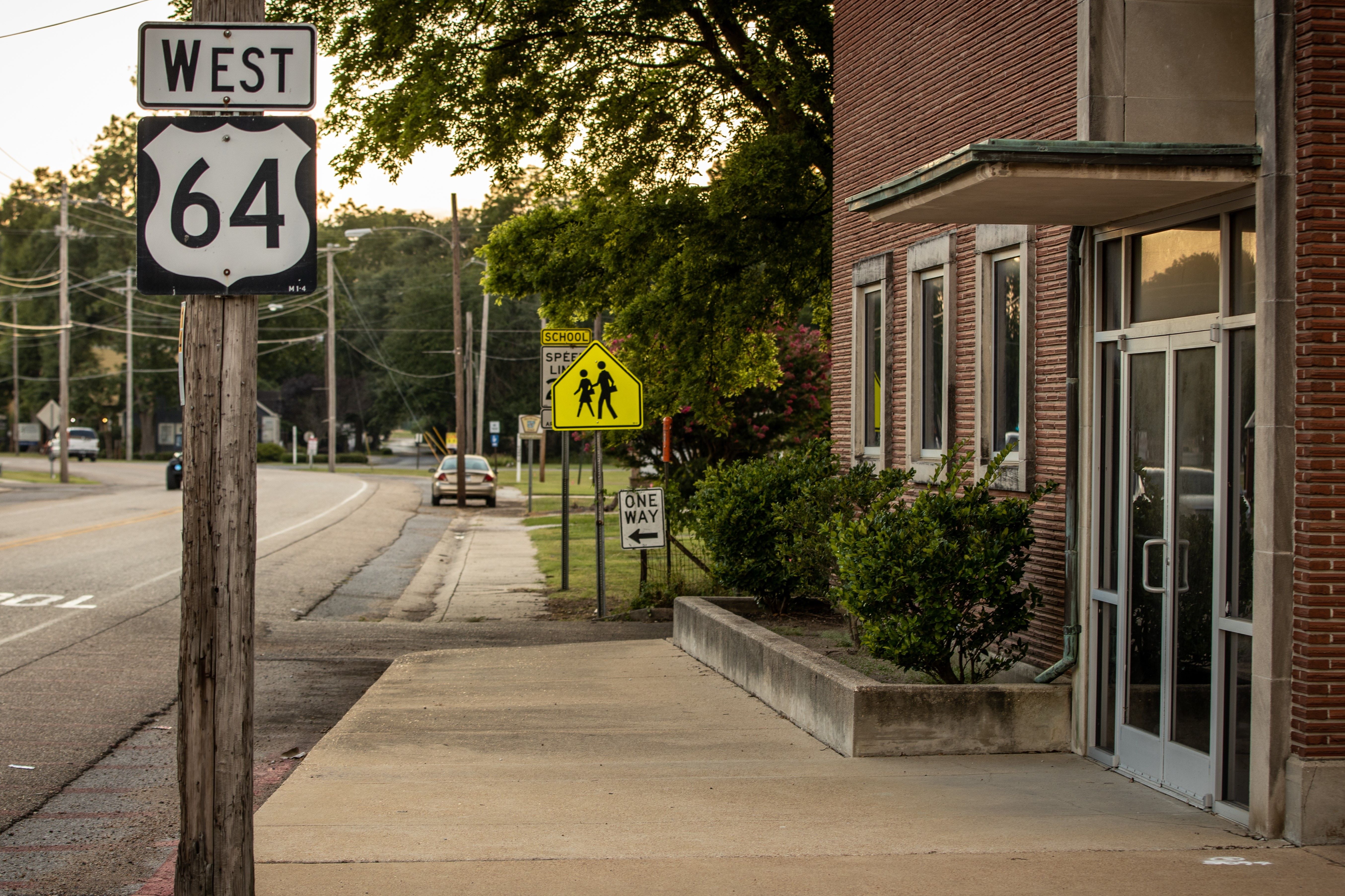 picture of highway 64/military rd in marion, arkansas