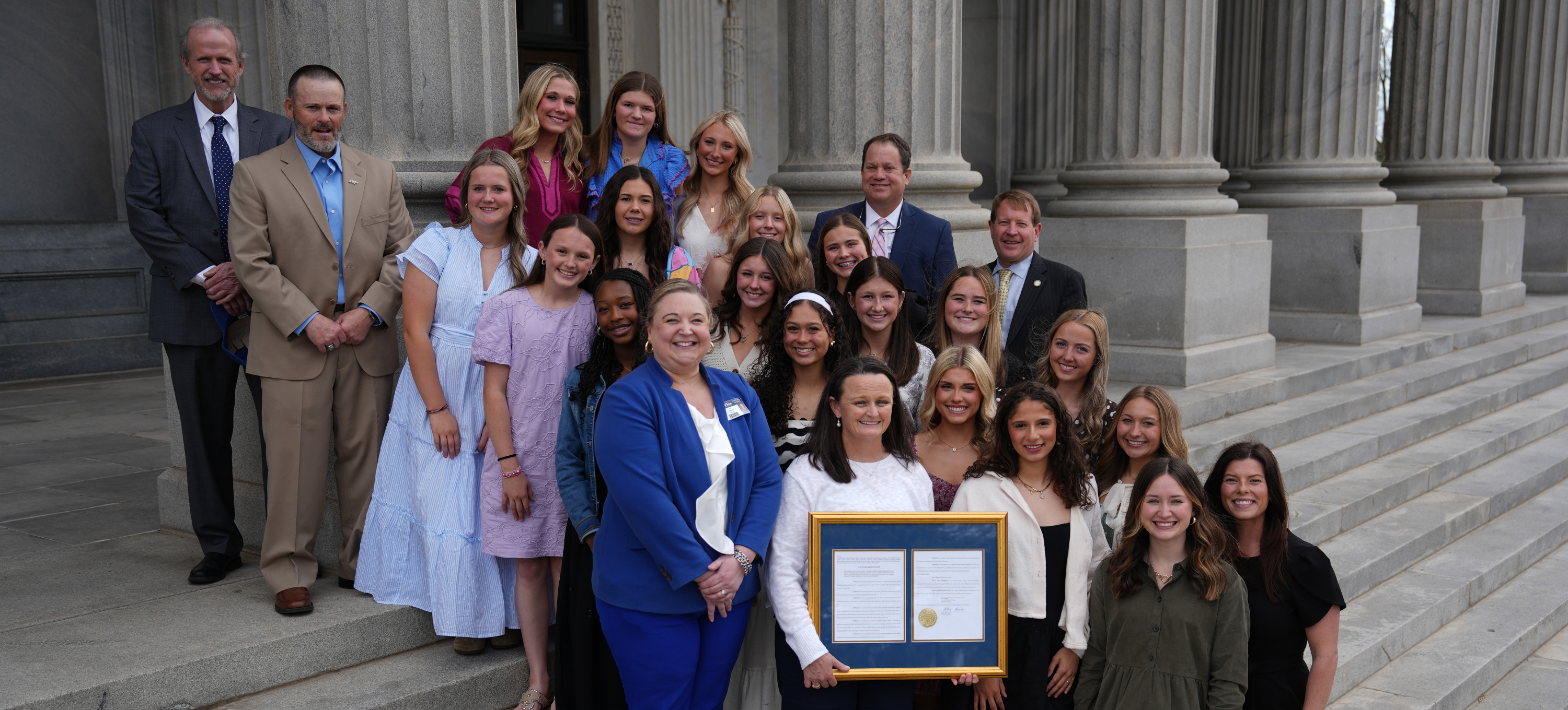 softball team at statehouse