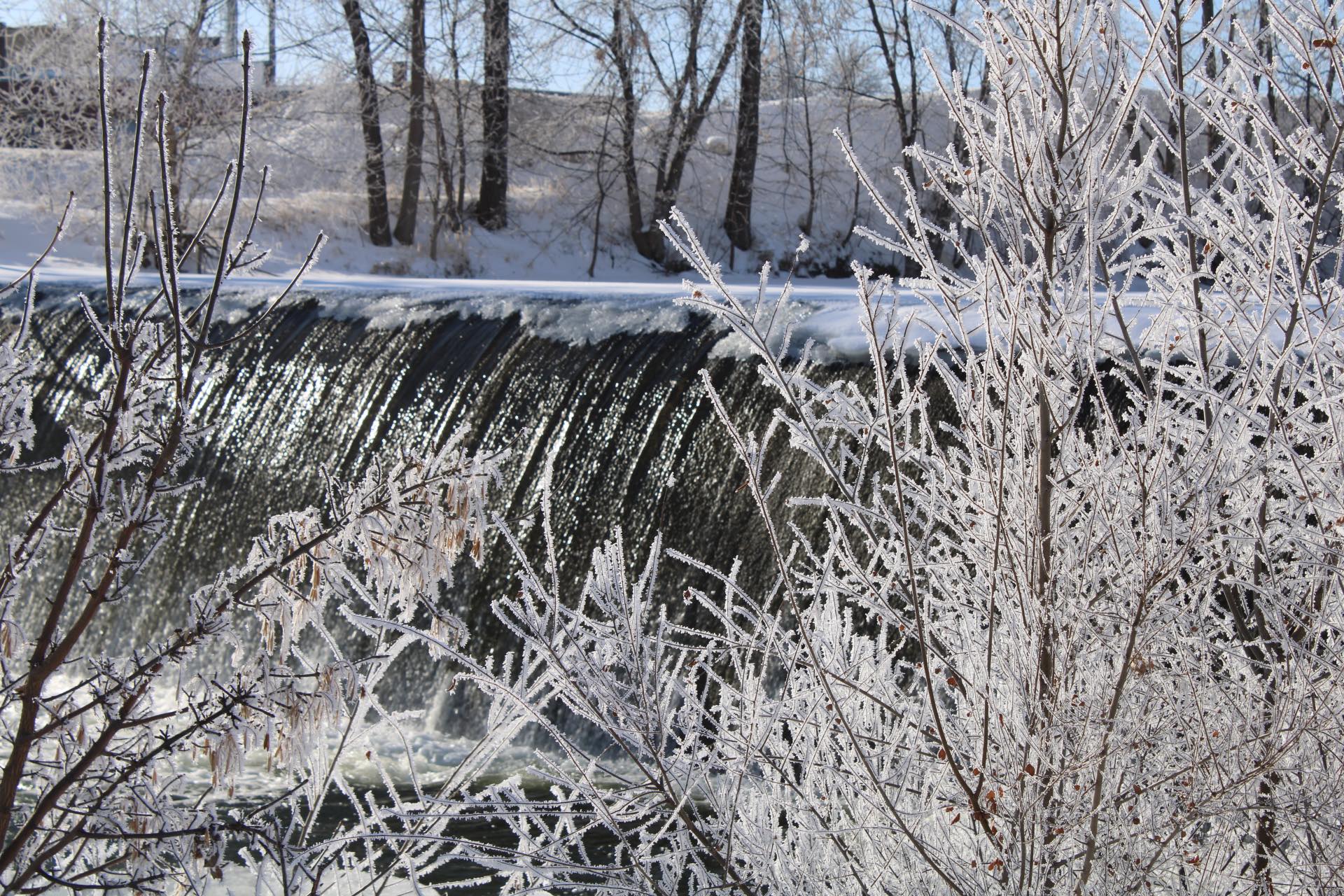 snow with dam