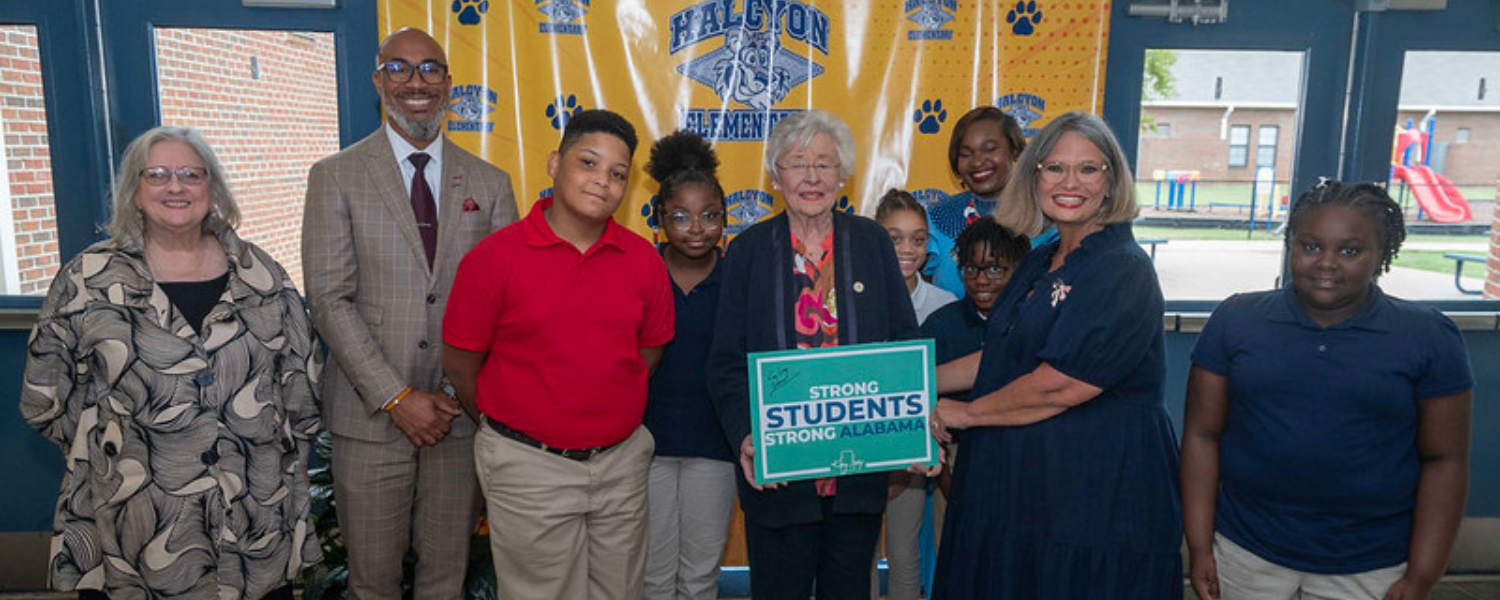 Govenor Kay Ivey with MSP Students 