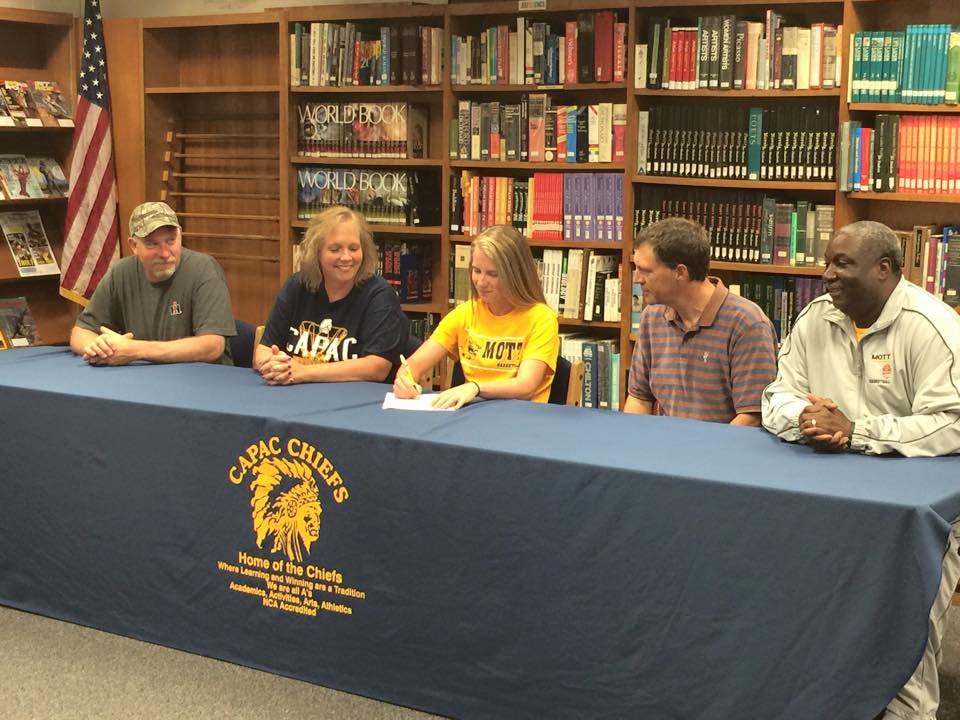 Photo of Ashley Rowly signing for Mott College Girls Basketball