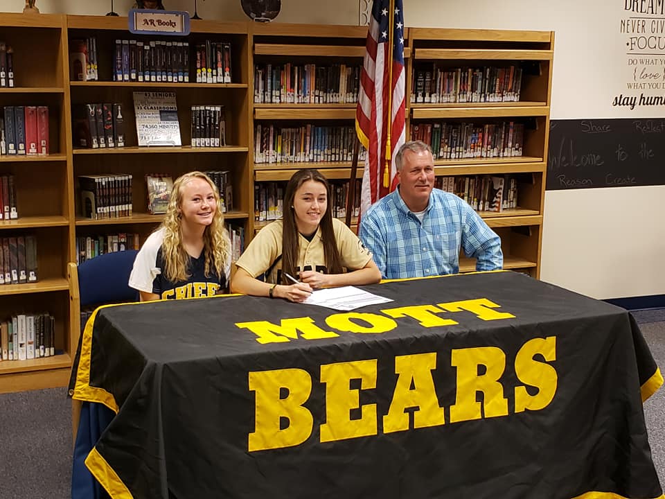 photo of Madison Wheeler  signing for Mott Community College  Softball