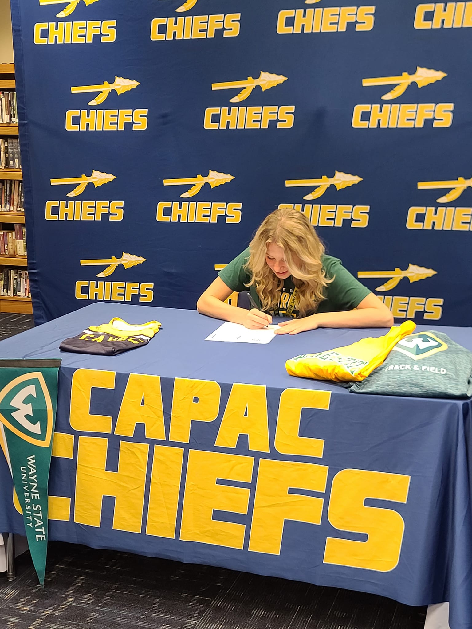 photo of Gracie Klink signing for  Wayne State University   Track and Field