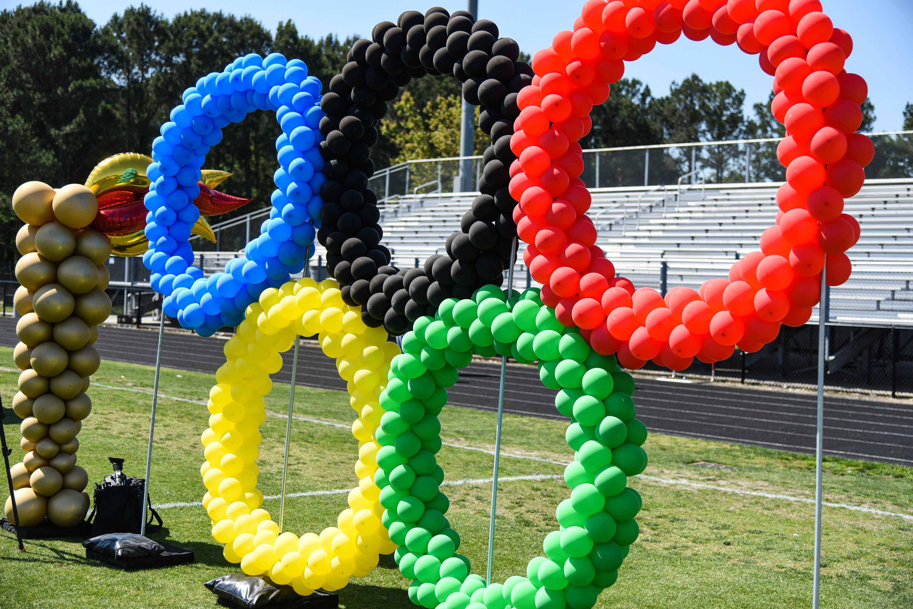 olympic ring display made of balloons