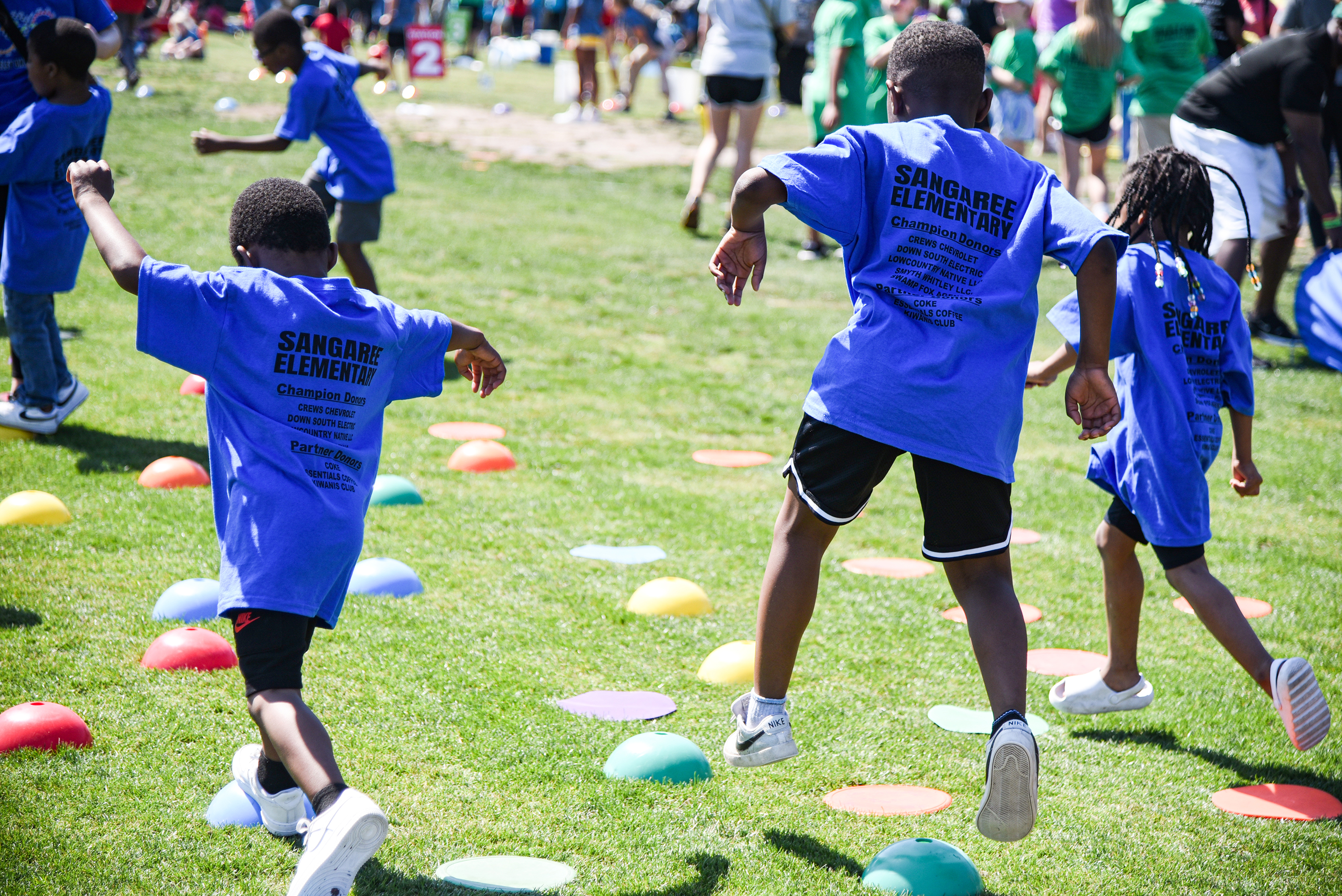 SRE students on obstacle course