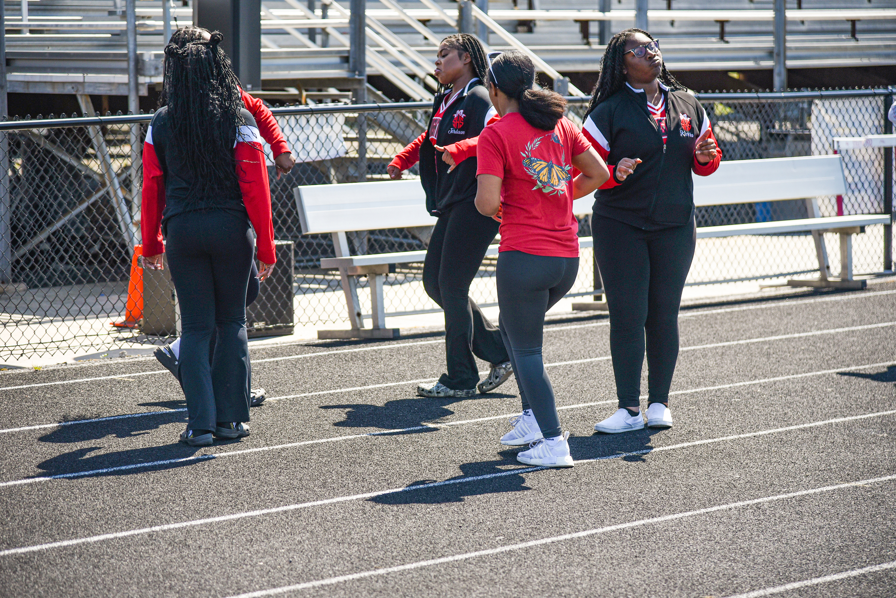 SHS cheerleaders dancing