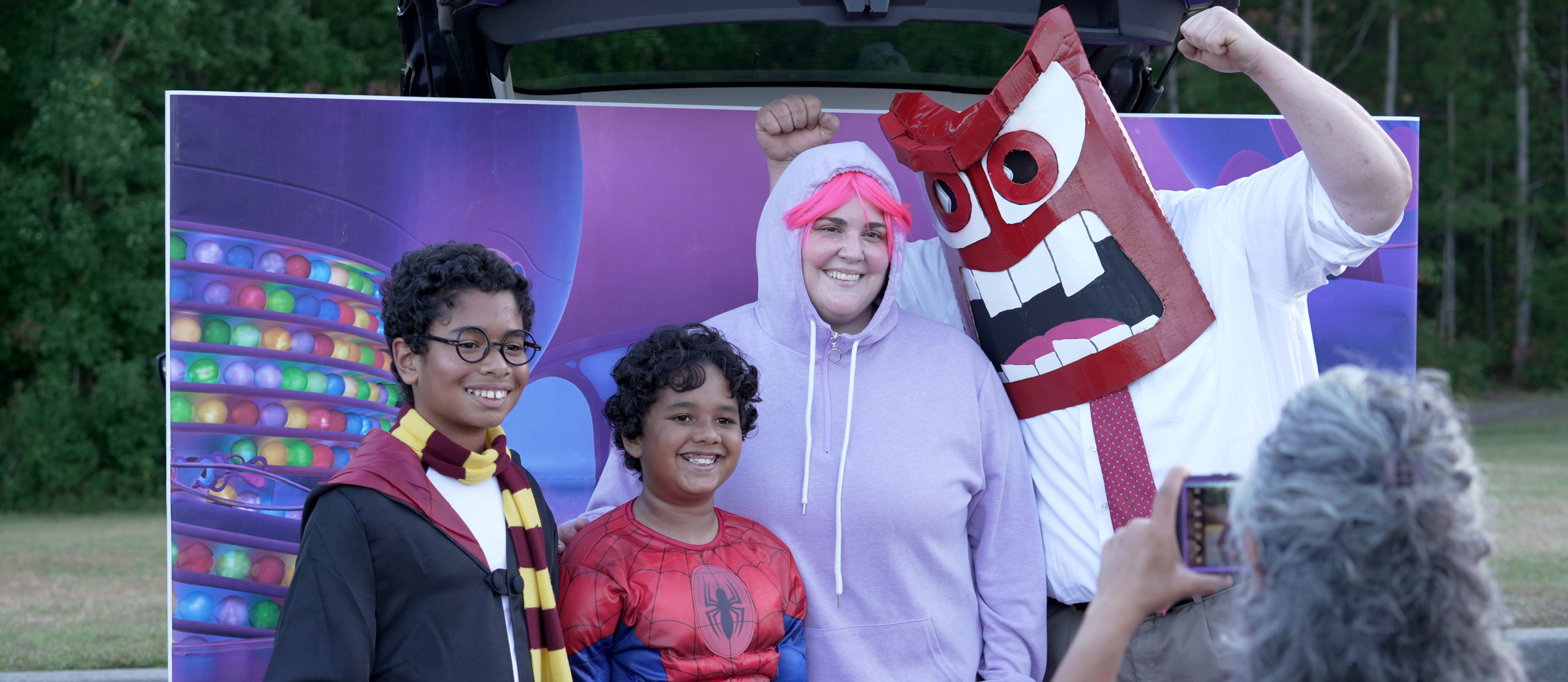 teachers with students at SRM trunk or treat