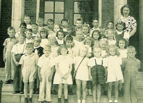 First-grade class of Miss Dorothy Strickler, Parham Elementary, 1946. Photo courtesy of Myrna Parker.