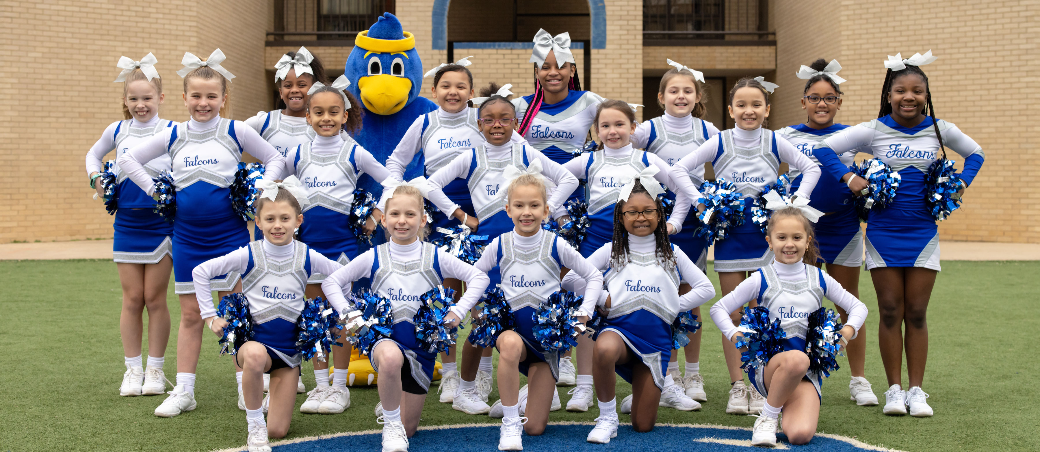 Fulbright cheerleader group photo