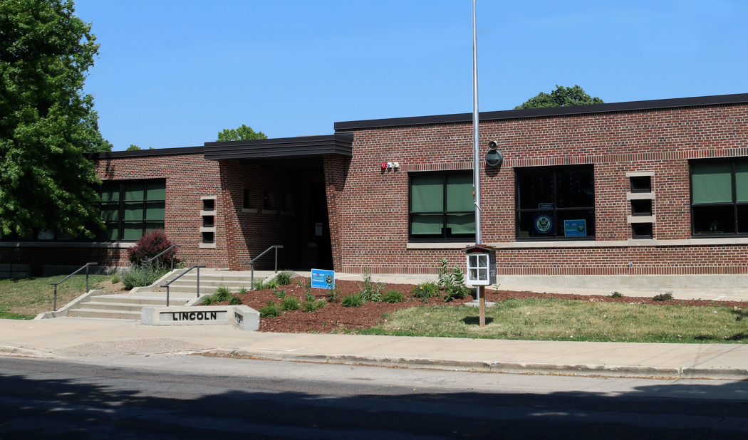 Front entrance of Lincoln K-8 Elementary School