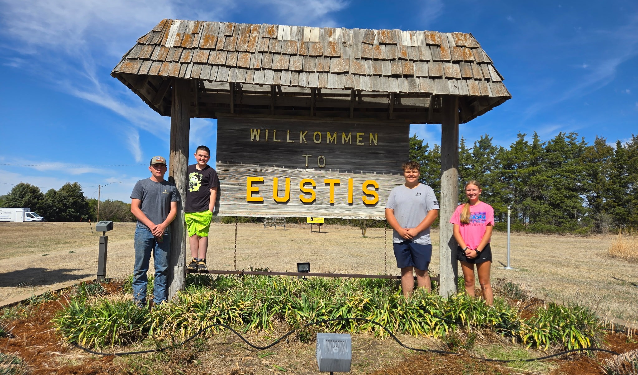 Wilkommen to Eustis sign and kids