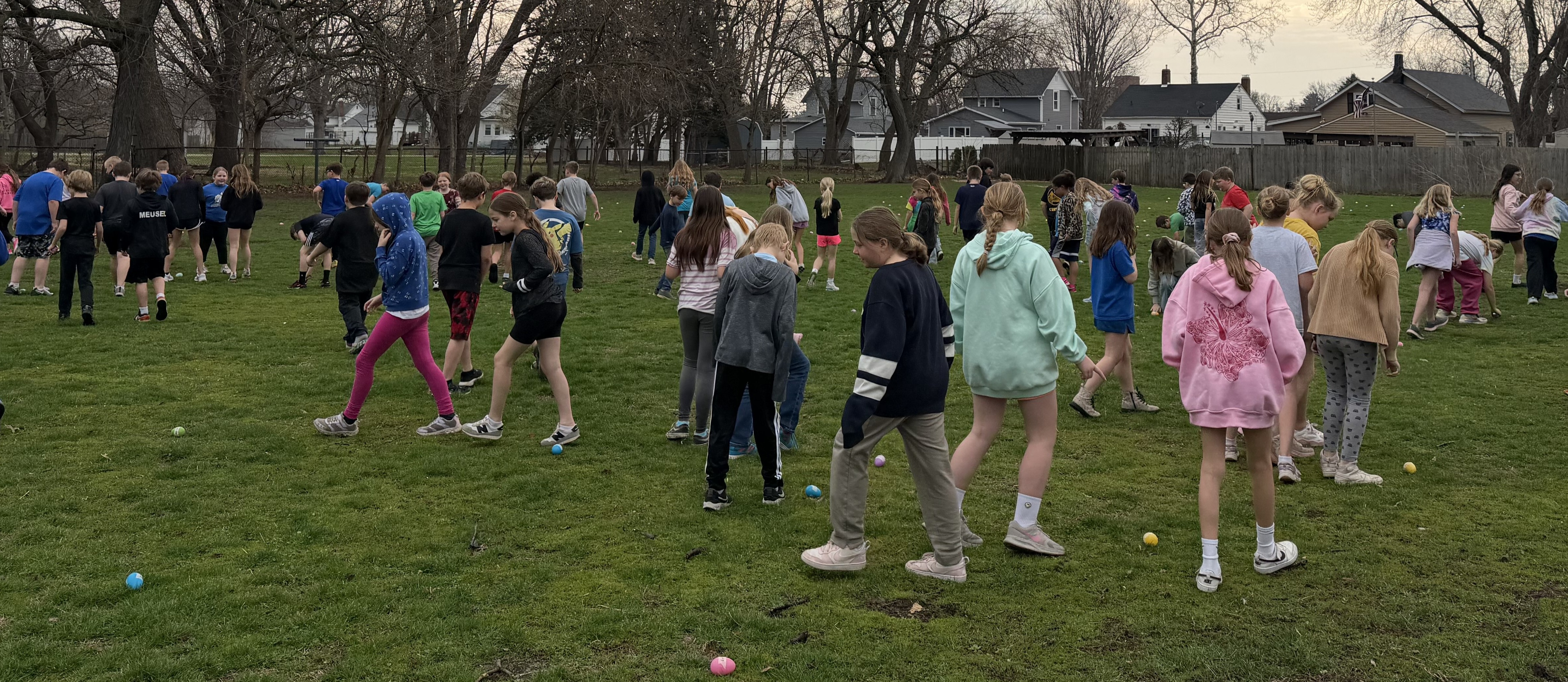 Lincoln 4th grade students on an egg hunt