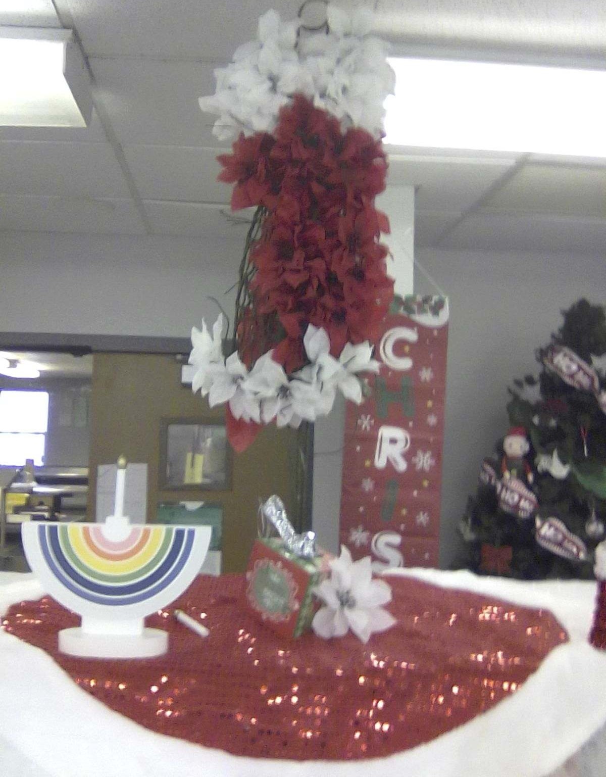 CAFETERIA HOLIDAY DECORATION CONTEST