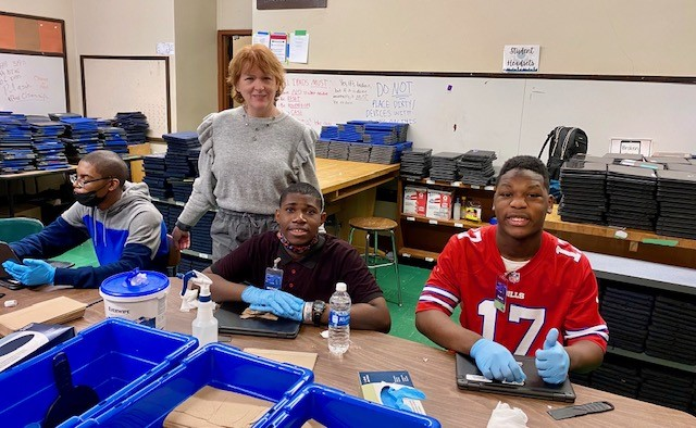 Belinda Clifford working with students