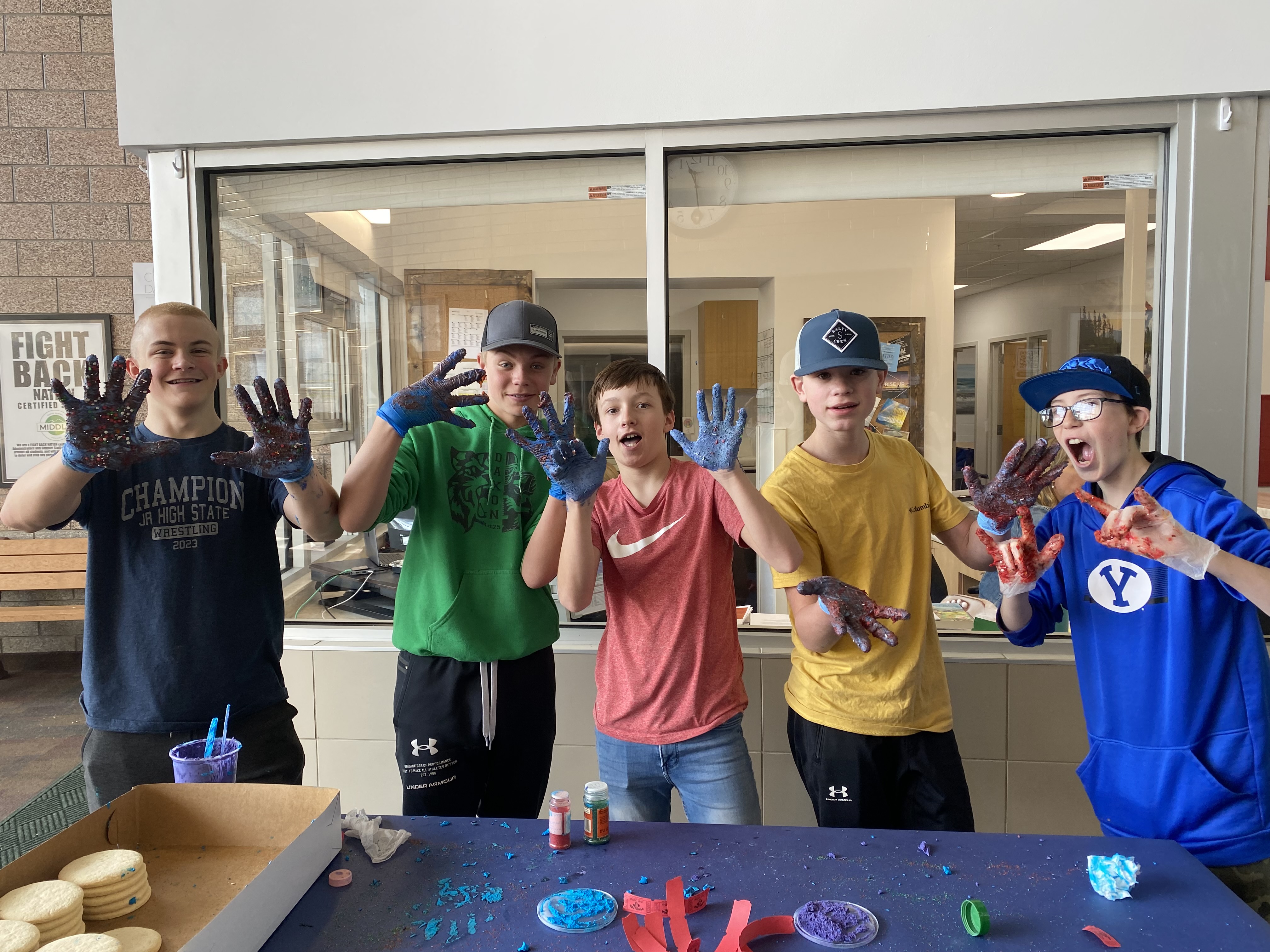 SSMS Students decorating cookies