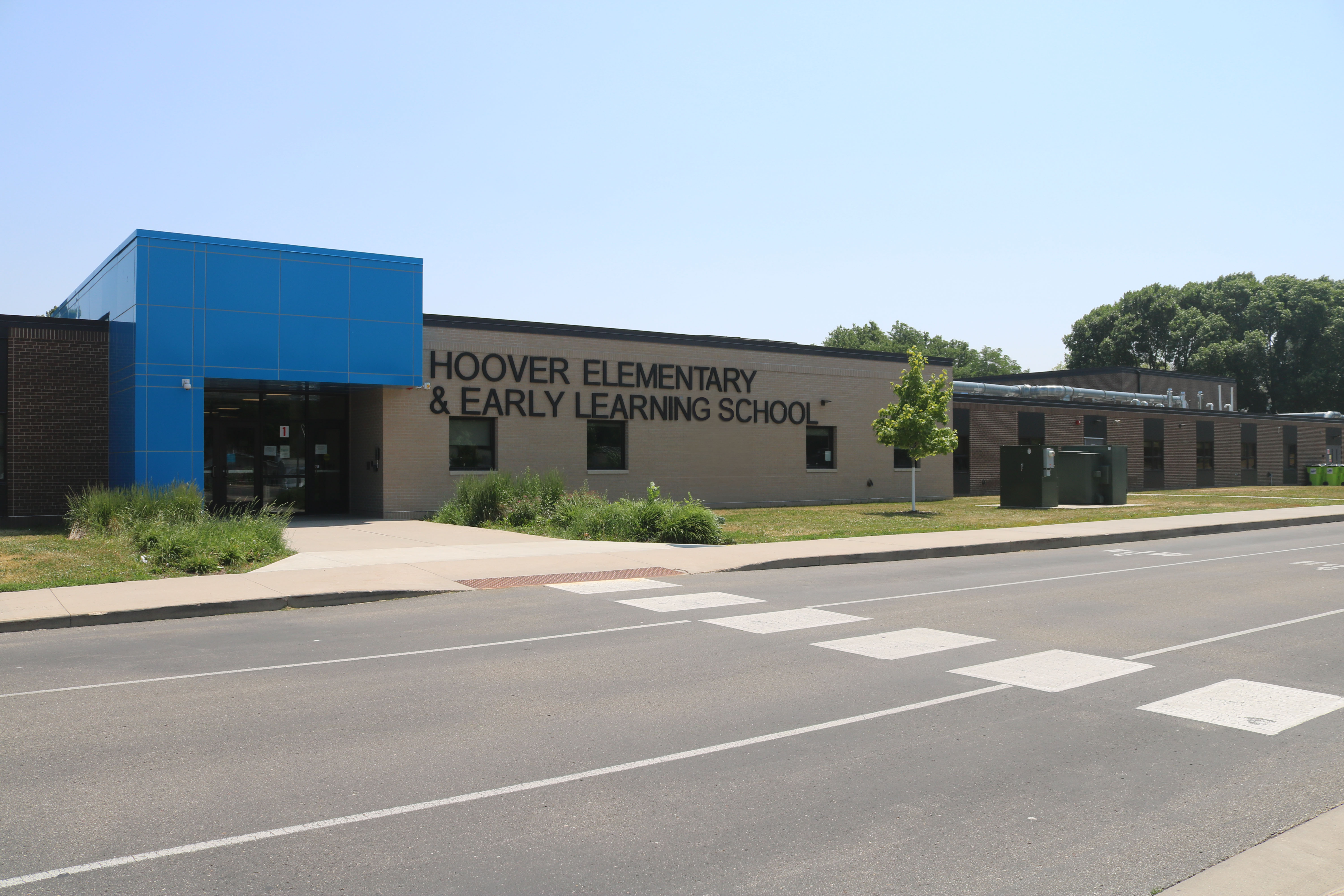 Exterior of Hoover Elementary and Hoover Early Learning School