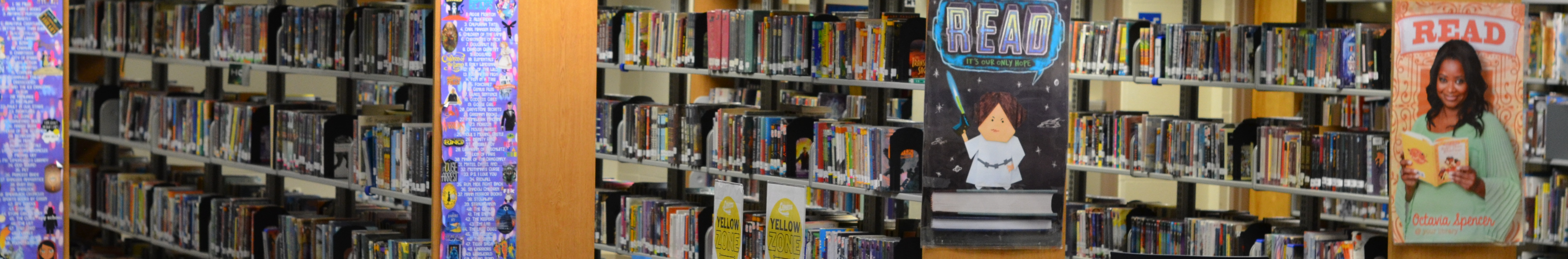 Looking into the breakout space next to three bookcases in the Kellogg Media Center