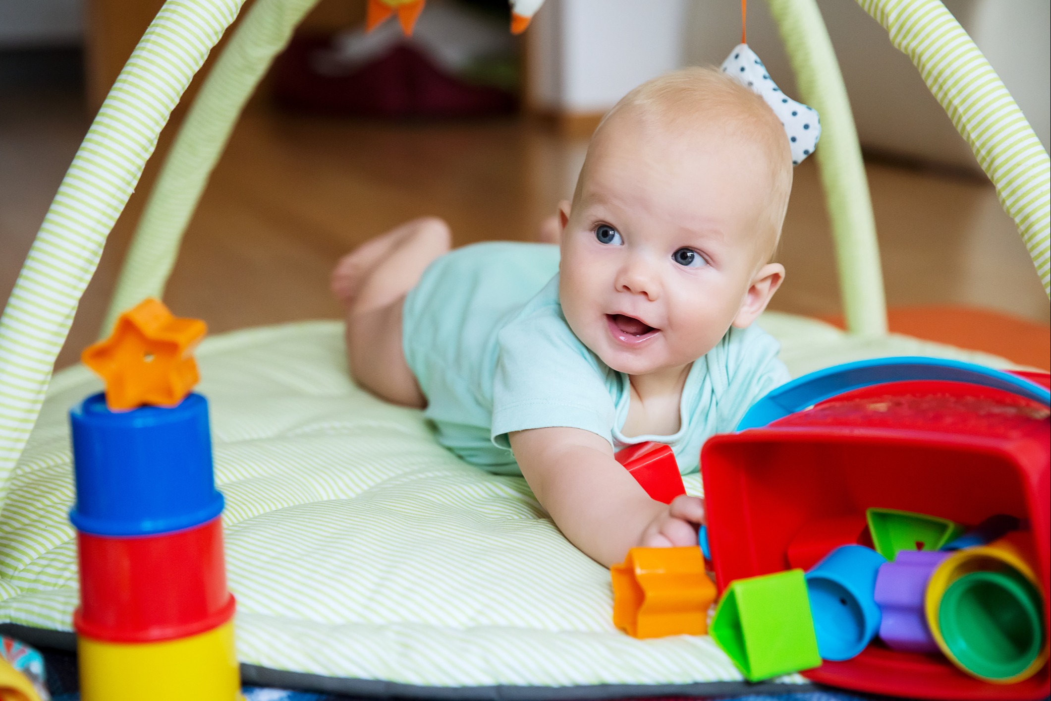 young kids playing with blocks