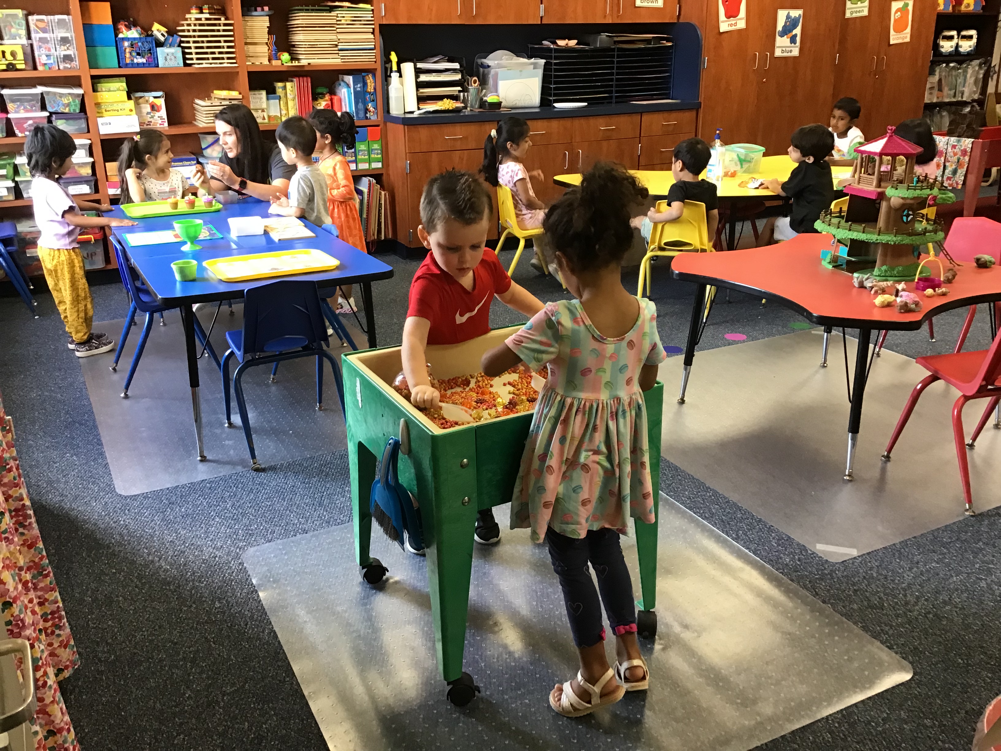 friends playing in the discovery table