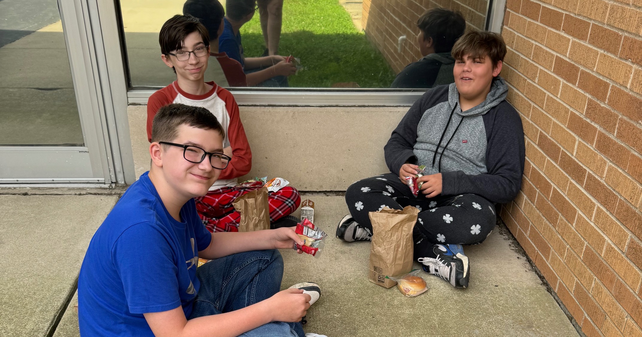 lunch on the lawn