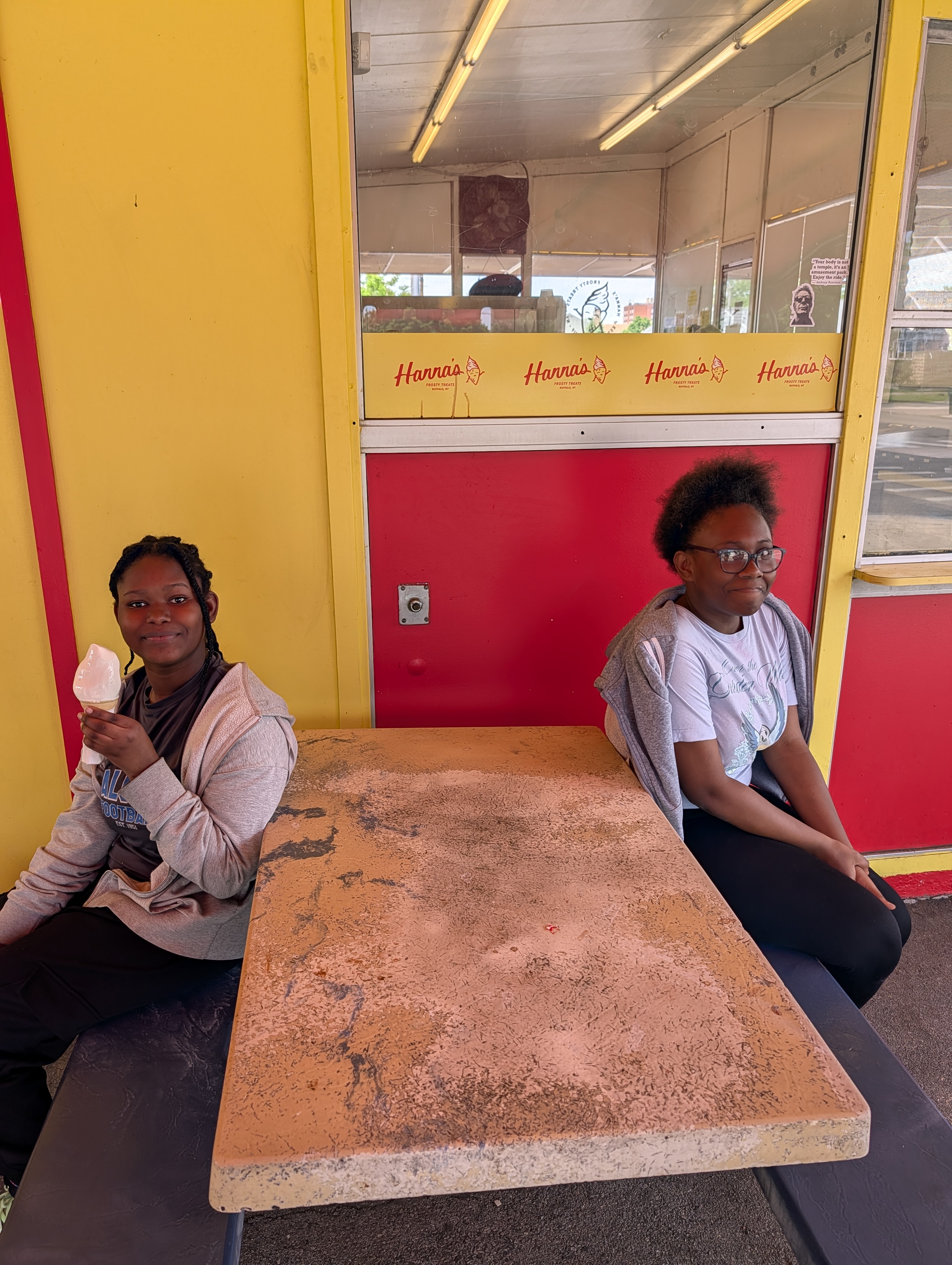 picture of students eating ice cream