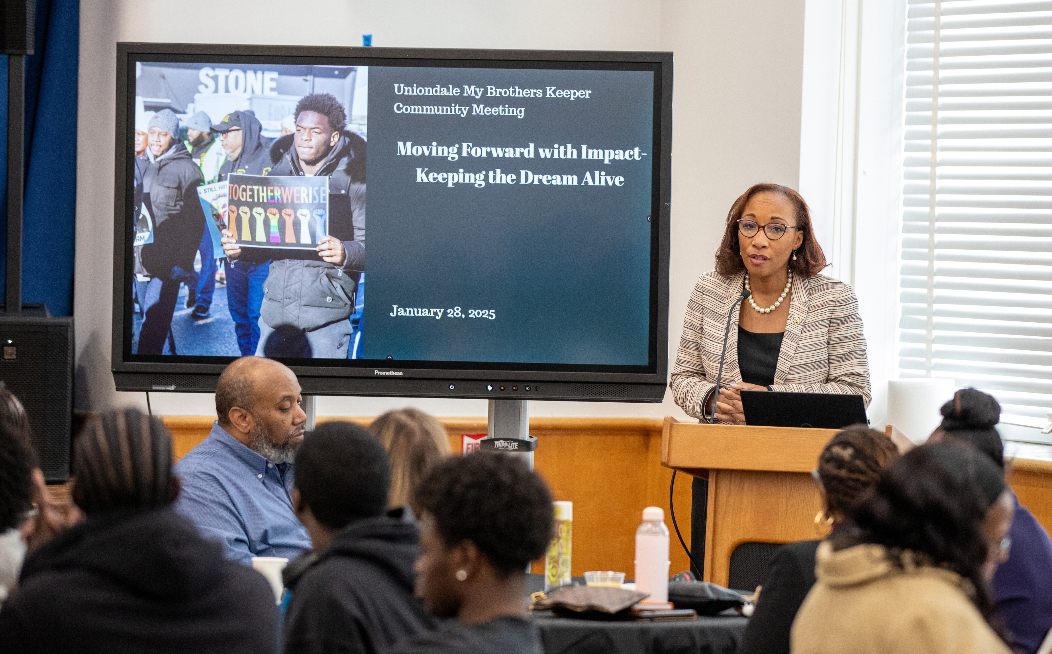 Dr. Akil speaking at event 