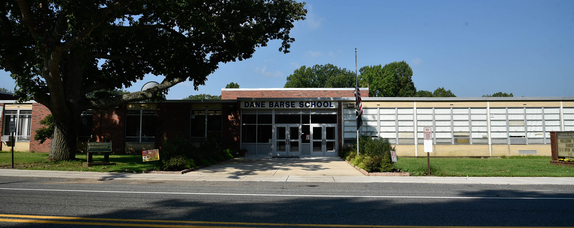 barse school front