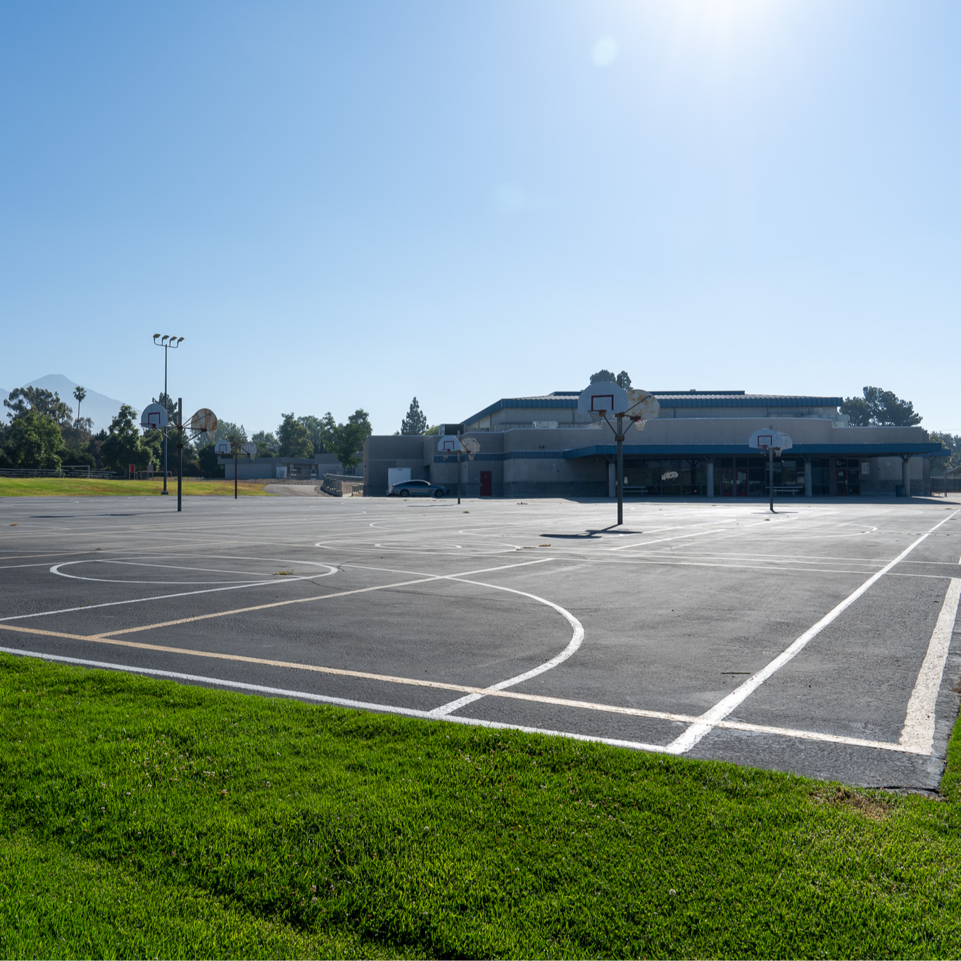 El Roble Campus basketball courts