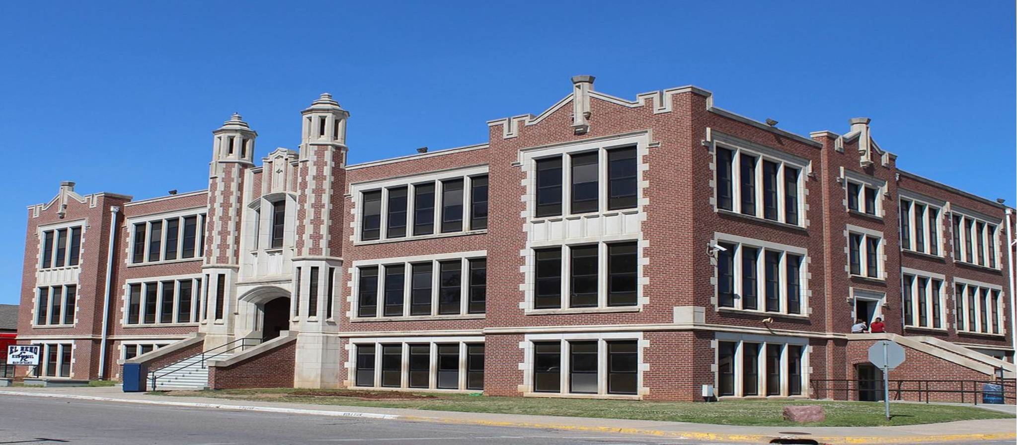 Photo of the EL RENO HIGH SCHOOL.