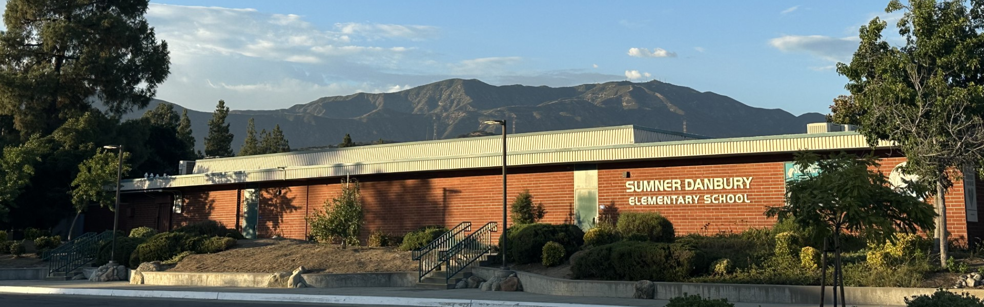 Sumner_Ave_Entrance