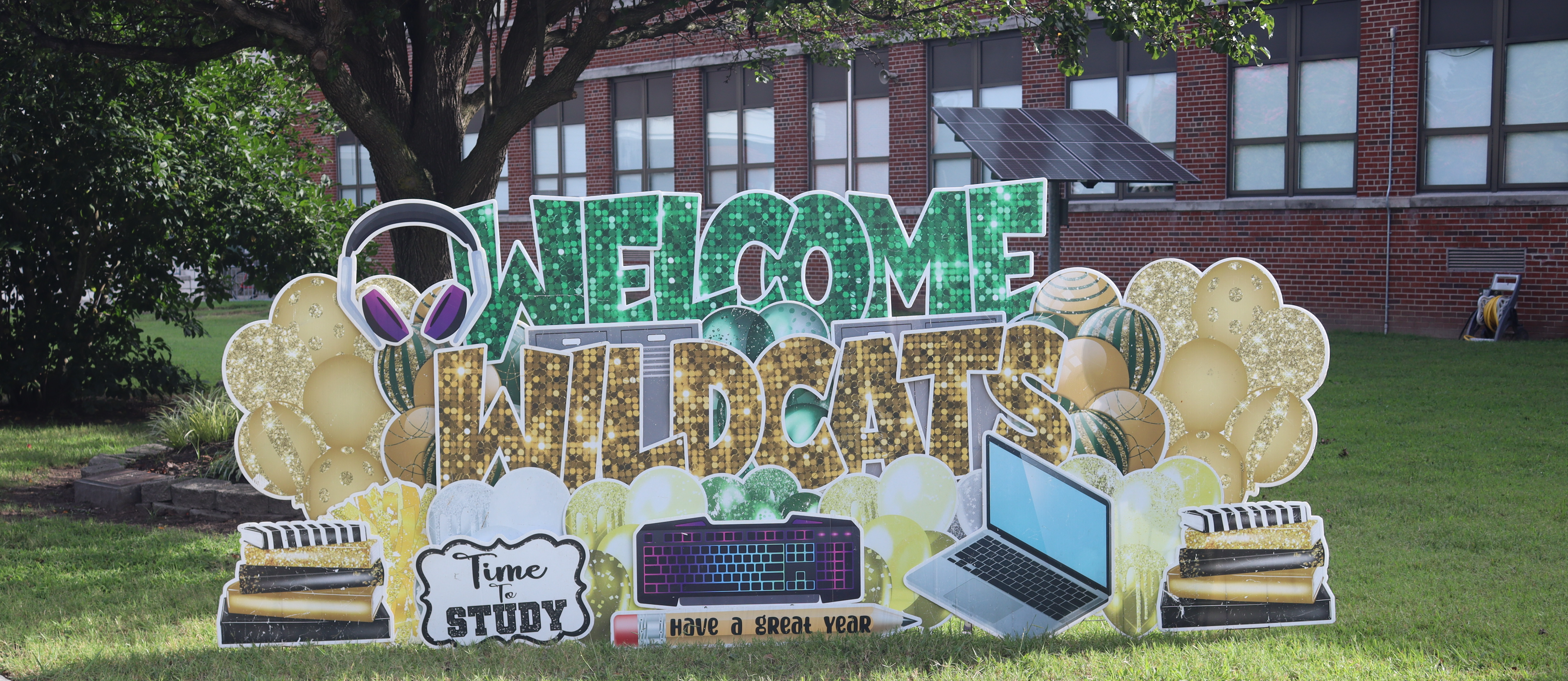Banner in front of the school that reads "Welcome Wildcats"