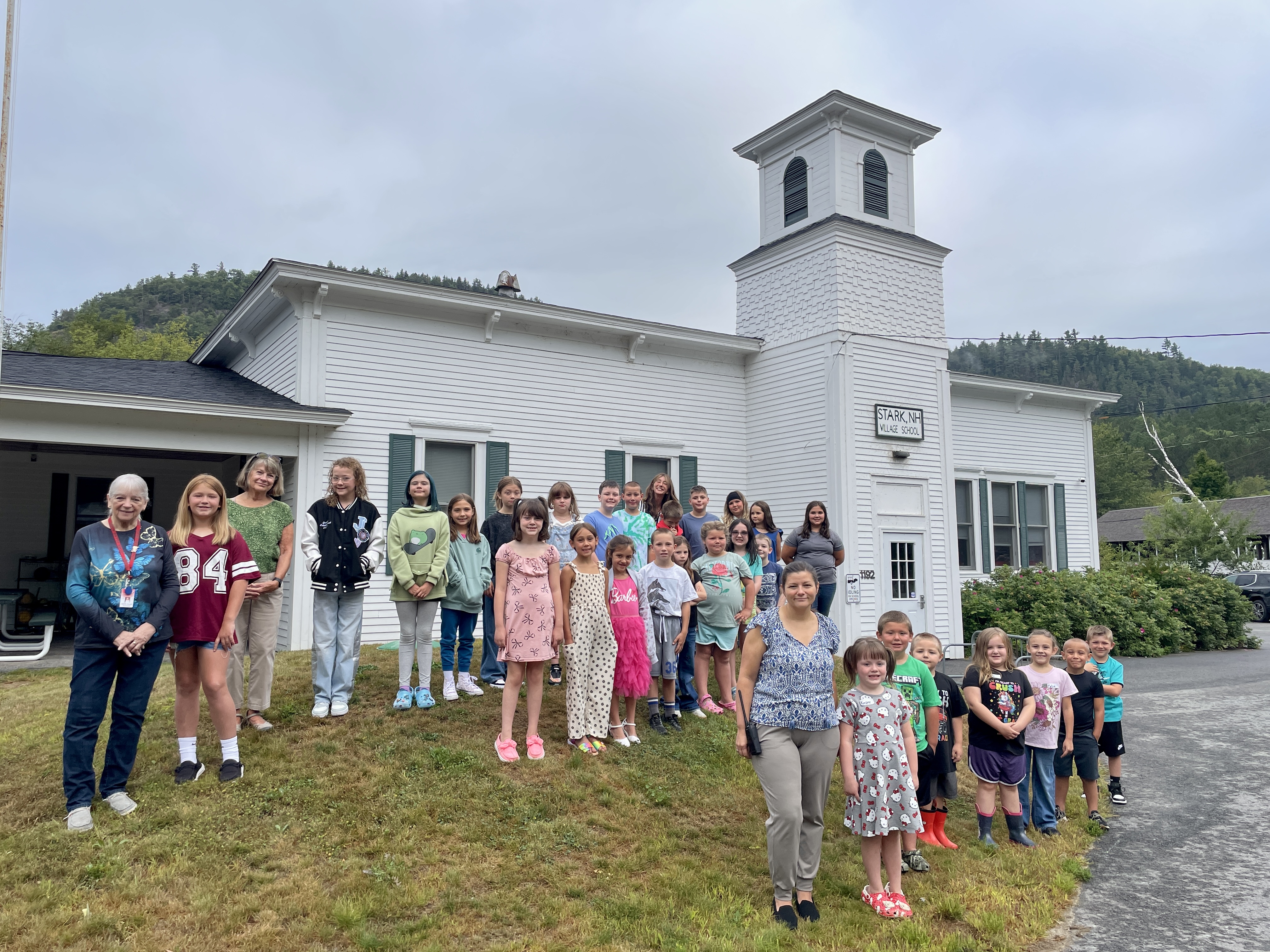 SVS Back to School Pict 25/26