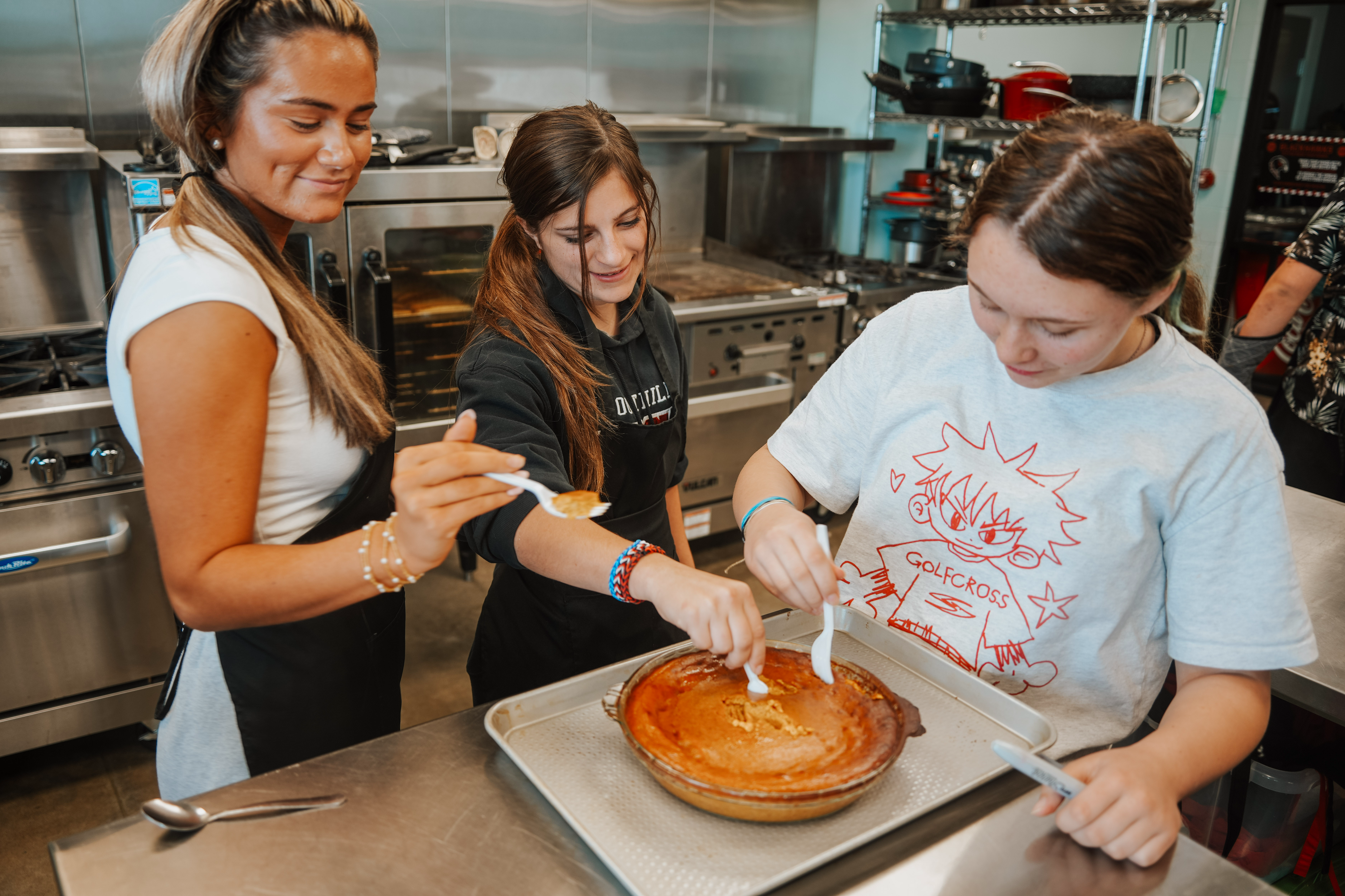 students eating pie 