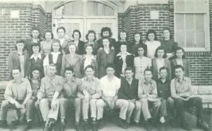 Roff freshman students on stairs 1941