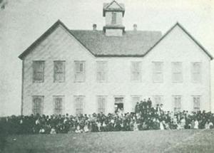 students in front of Roff School 1901