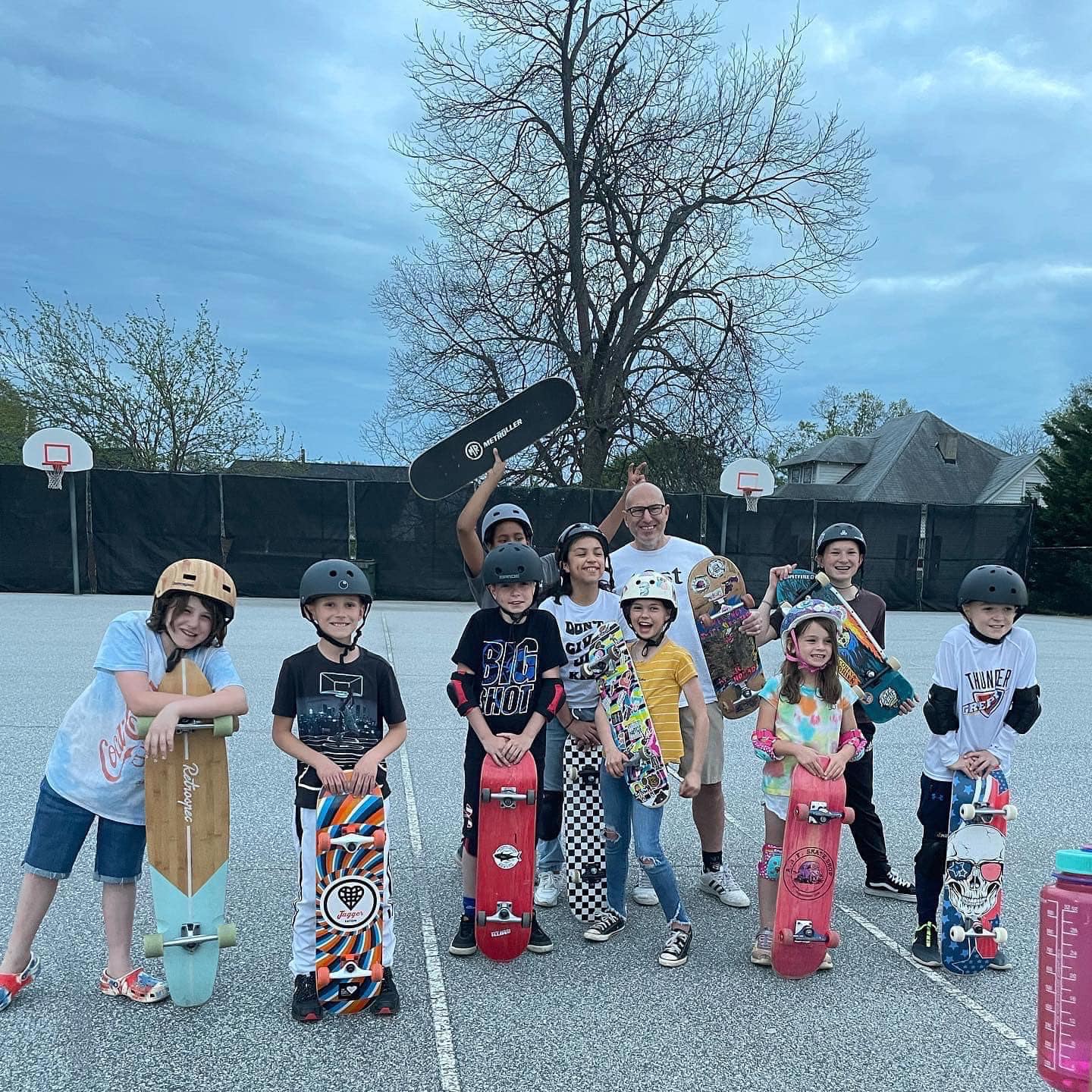 kids skateboarding classes group photo
