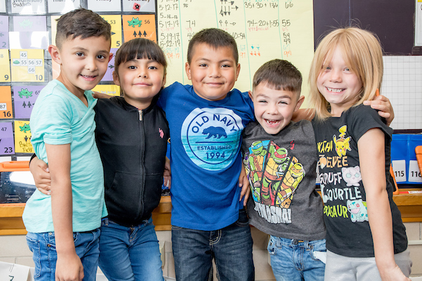 5 kids smiling to the camera