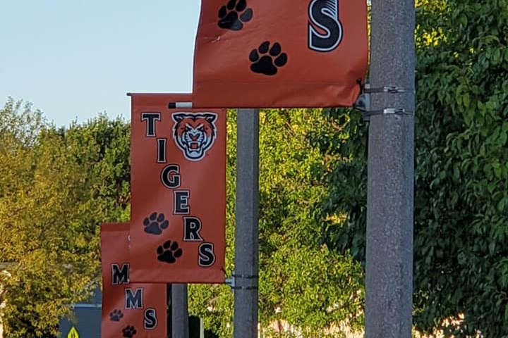 Marshall Middle School Walkway Banners