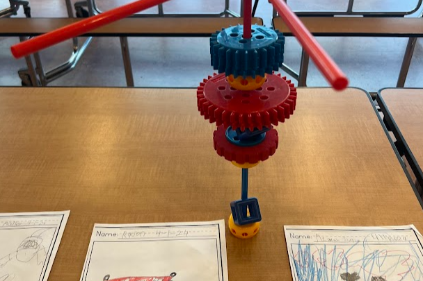 k'Nex build spirals with multi- colored cogs