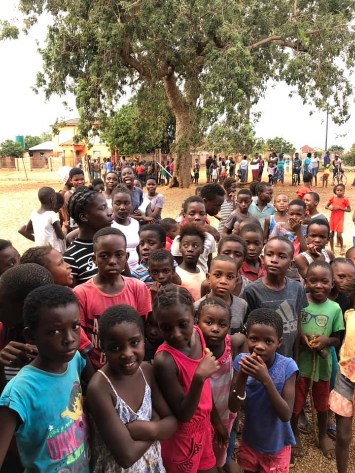 Makuleke children waiting for their shoes!