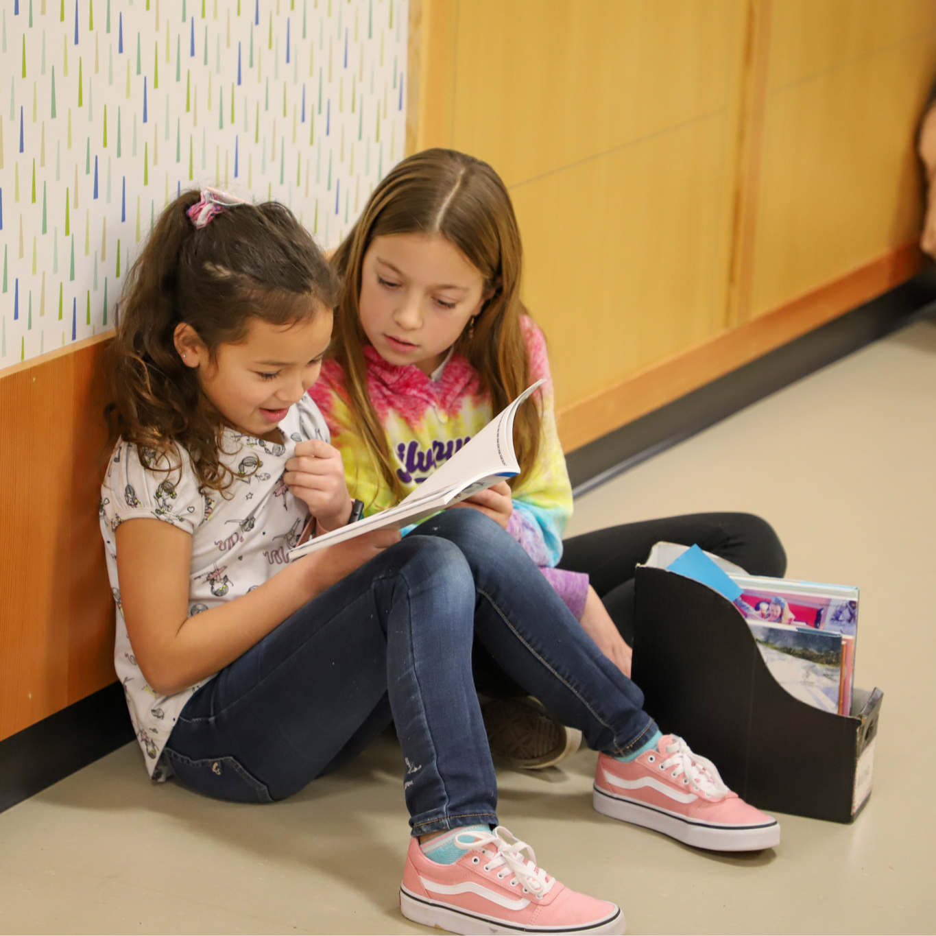 kids reading together